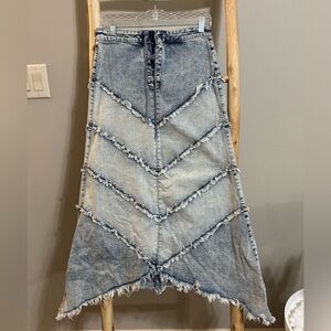 Wash Lab Denim Skirt. Size 27. Excellent condition!